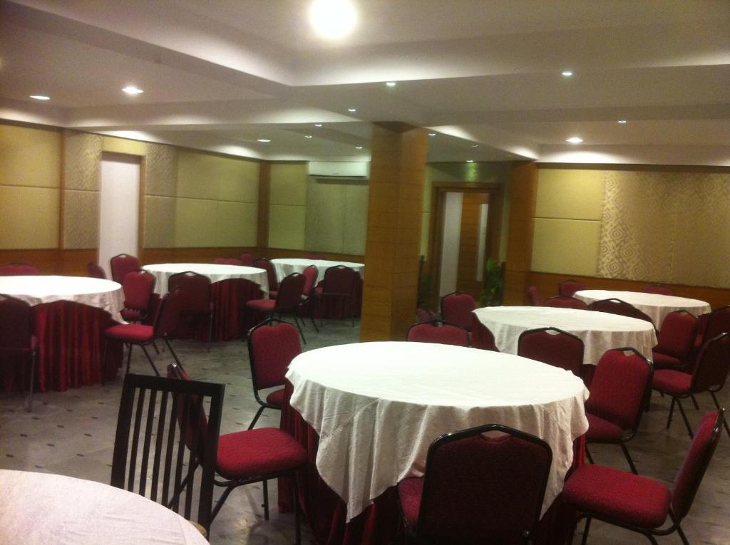 Oyster Airport Hotel Haïdarabad Extérieur photo