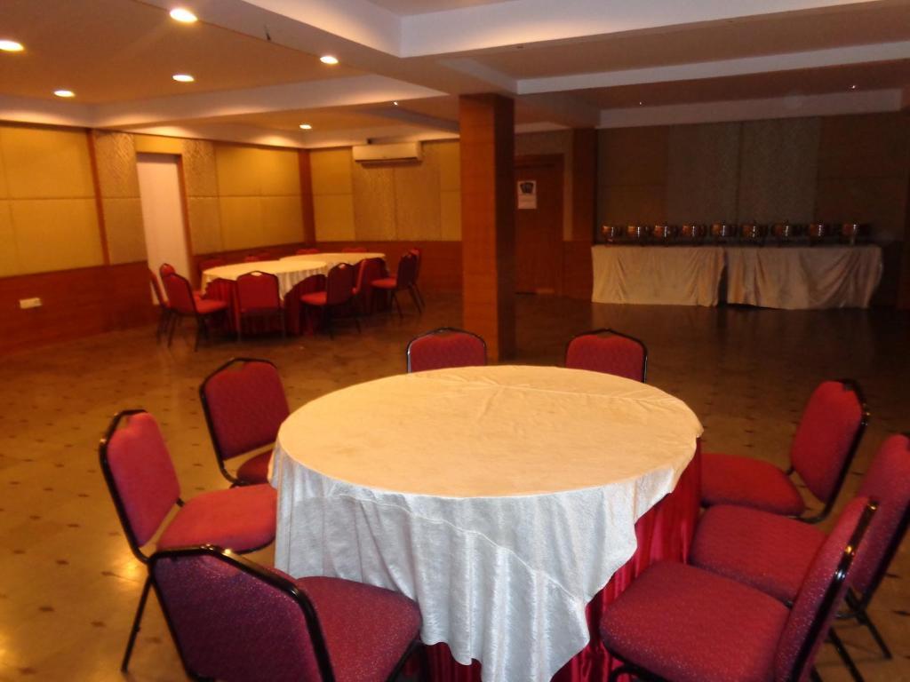 Oyster Airport Hotel Haïdarabad Extérieur photo